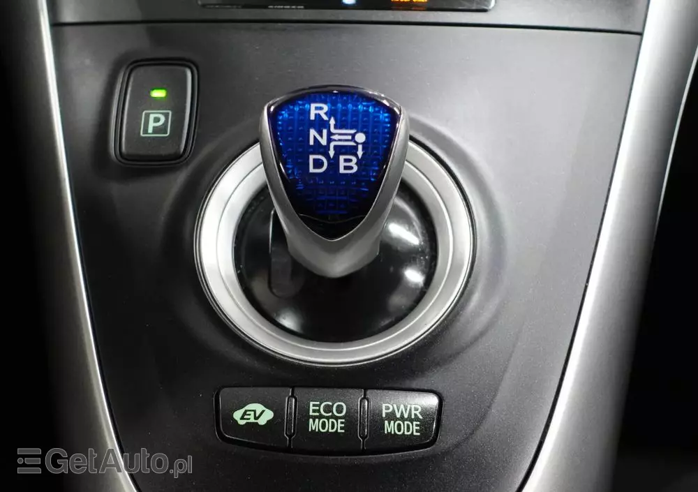 TOYOTA Auris 1.8 HSD Luna