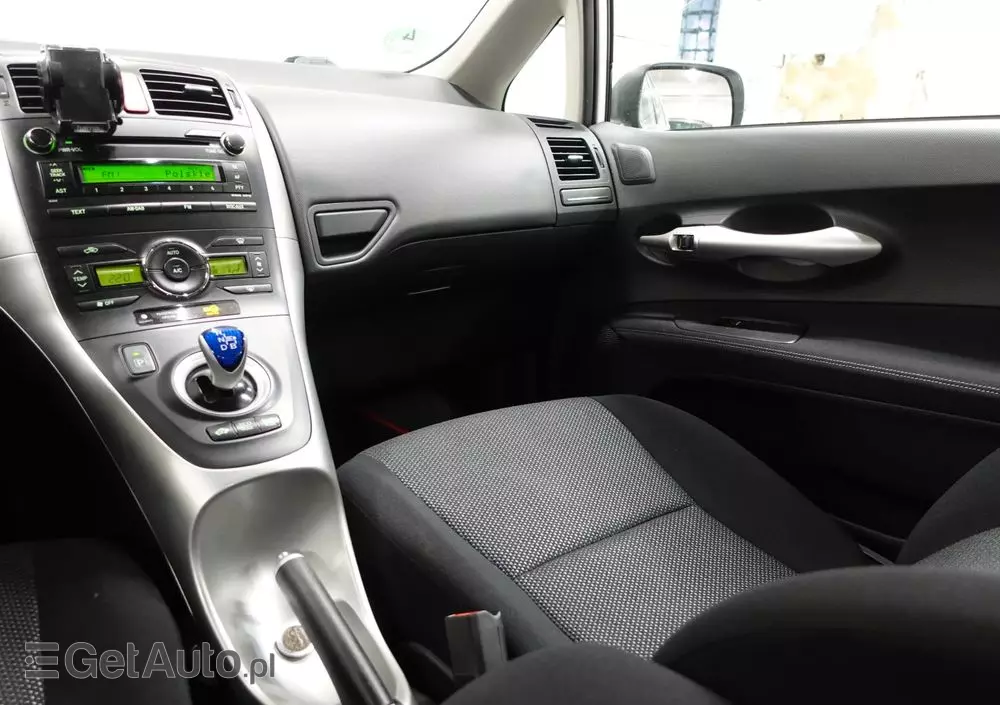 TOYOTA Auris 1.8 HSD Luna