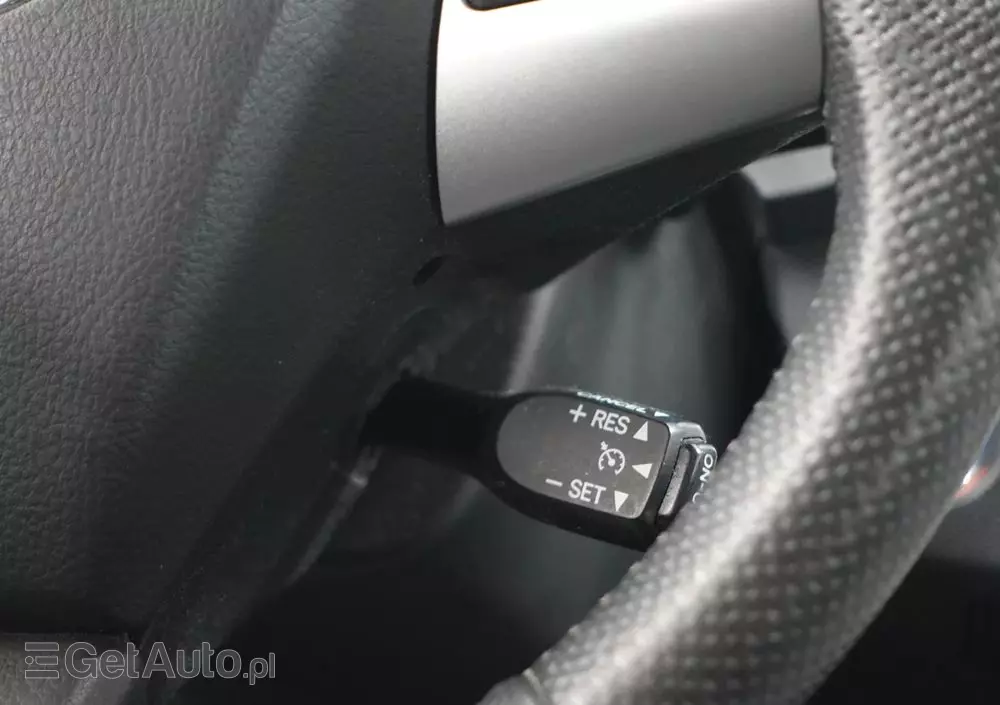 TOYOTA Auris 1.8 HSD Luna