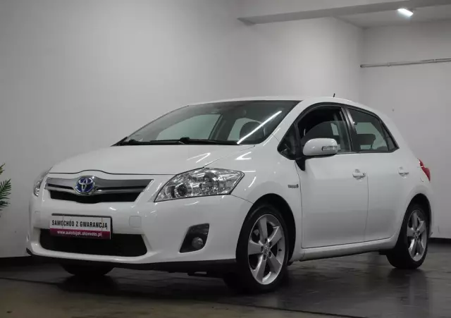 TOYOTA Auris 1.8 HSD Luna
