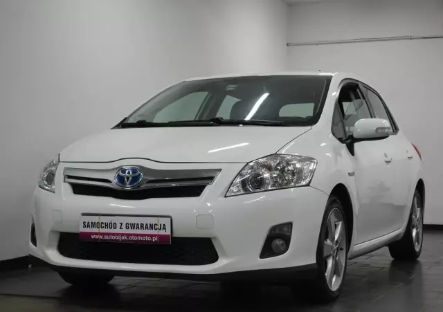 TOYOTA Auris 1.8 HSD Luna