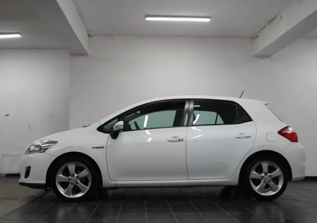 TOYOTA Auris 1.8 HSD Luna