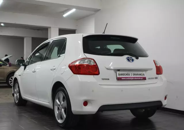 TOYOTA Auris 1.8 HSD Luna