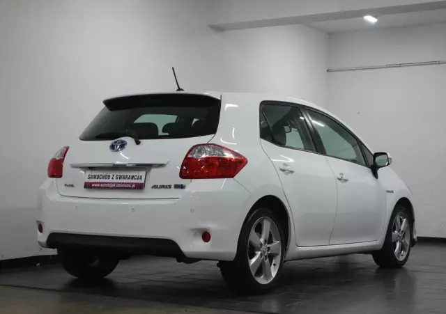 TOYOTA Auris 1.8 HSD Luna