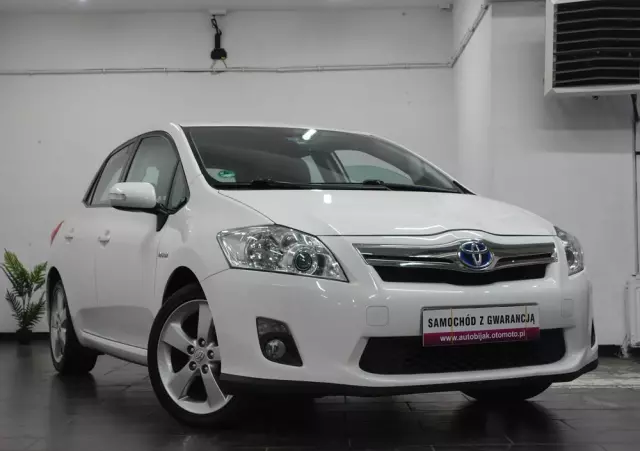 TOYOTA Auris 1.8 HSD Luna