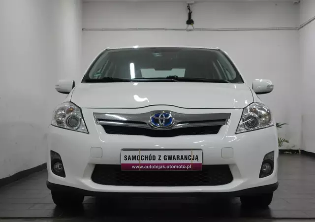 TOYOTA Auris 1.8 HSD Luna