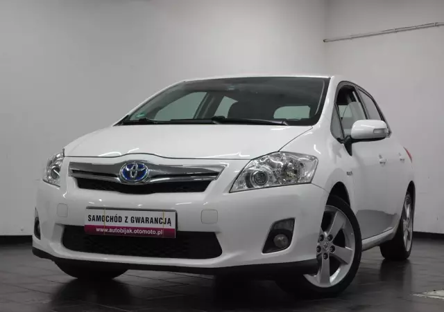 TOYOTA Auris 1.8 HSD Luna