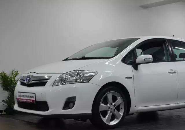 TOYOTA Auris 1.8 HSD Luna