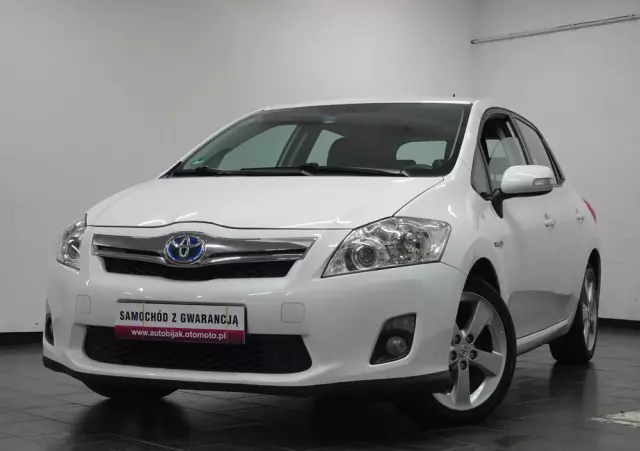 TOYOTA Auris 1.8 HSD Luna