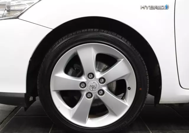 TOYOTA Auris 1.8 HSD Luna