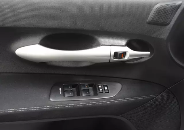 TOYOTA Auris 1.8 HSD Luna