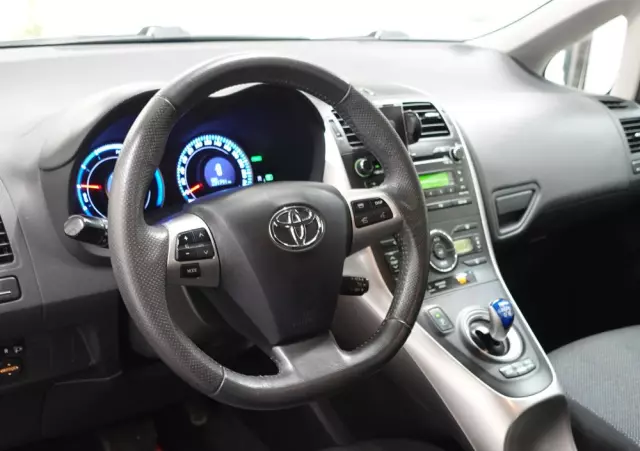TOYOTA Auris 1.8 HSD Luna