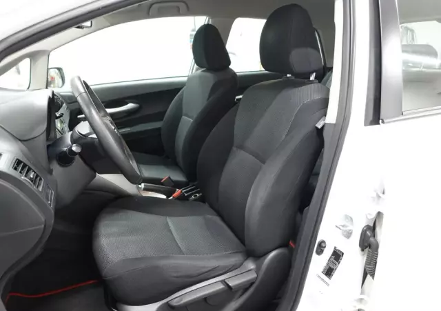 TOYOTA Auris 1.8 HSD Luna