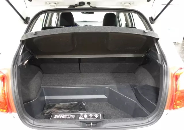 TOYOTA Auris 1.8 HSD Luna