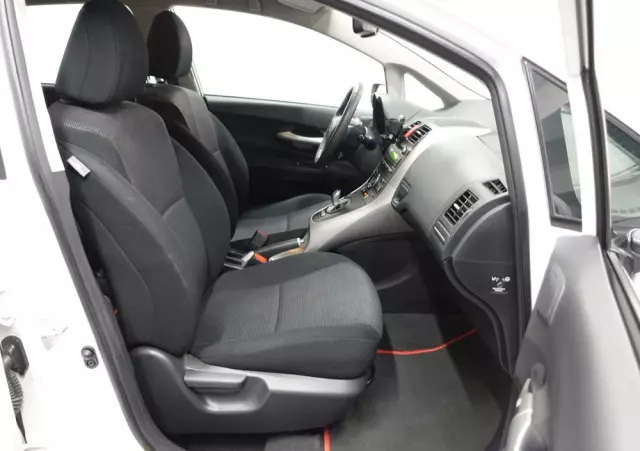 TOYOTA Auris 1.8 HSD Luna