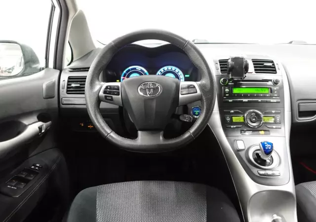 TOYOTA Auris 1.8 HSD Luna