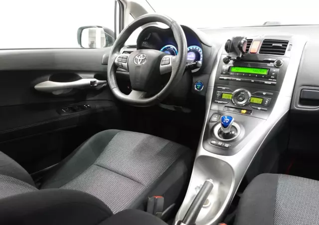 TOYOTA Auris 1.8 HSD Luna