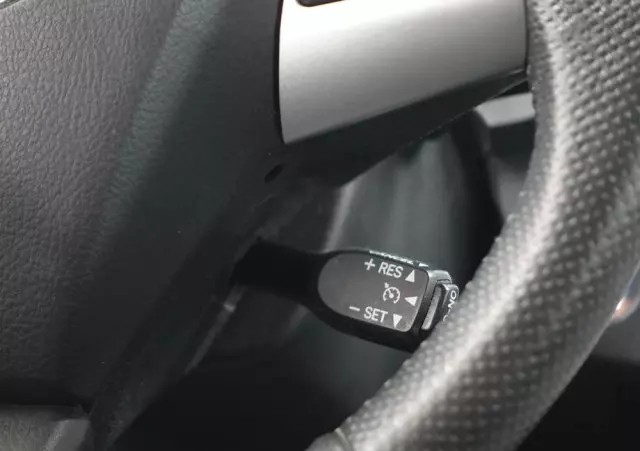 TOYOTA Auris 1.8 HSD Luna