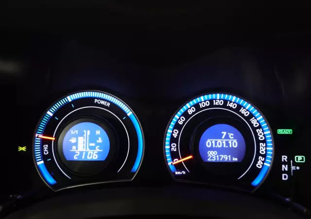 TOYOTA Auris 1.8 HSD Luna