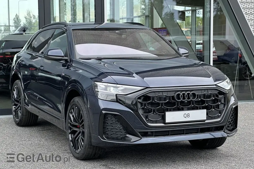 AUDI Q8 