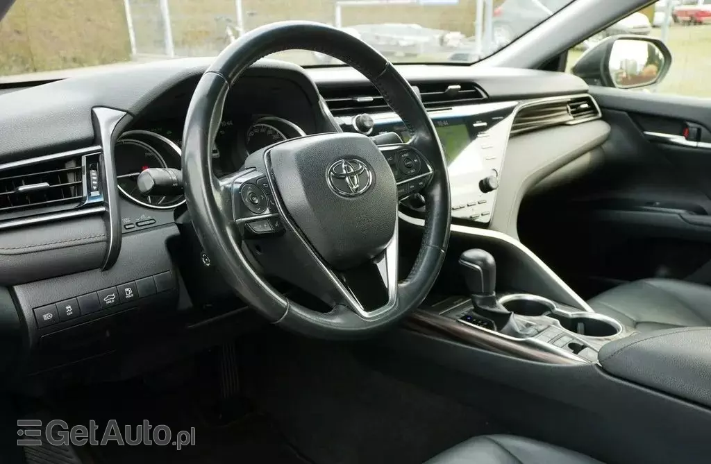 TOYOTA Camry 