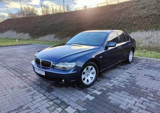 BMW Seria 7 740i