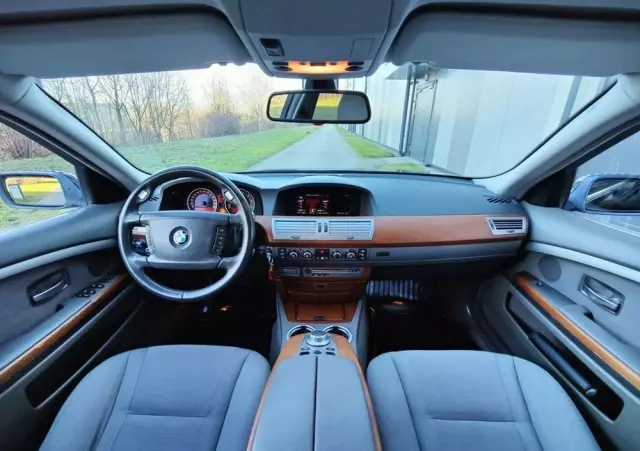 BMW Seria 7 740i