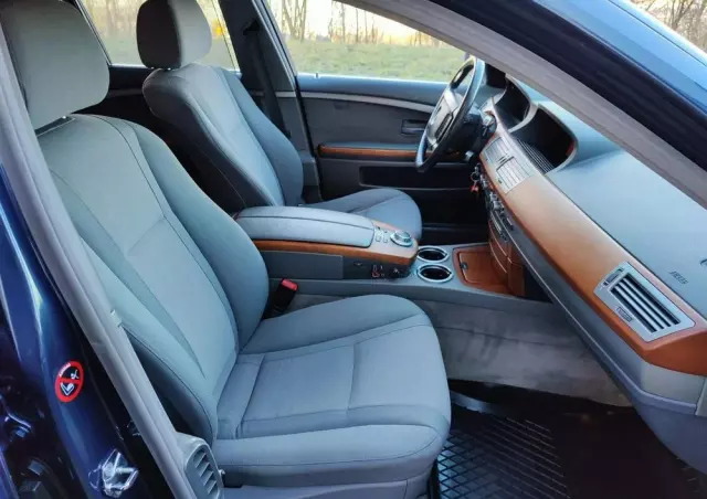 BMW Seria 7 740i