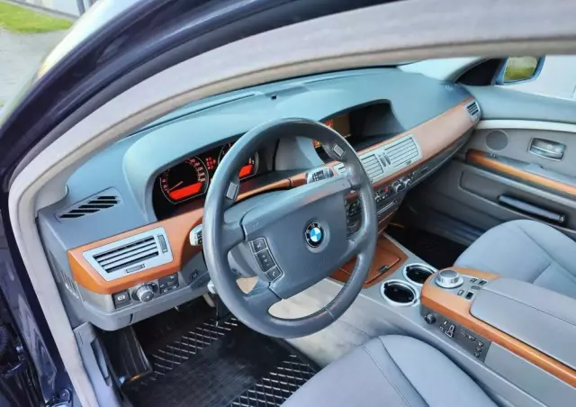 BMW Seria 7 740i