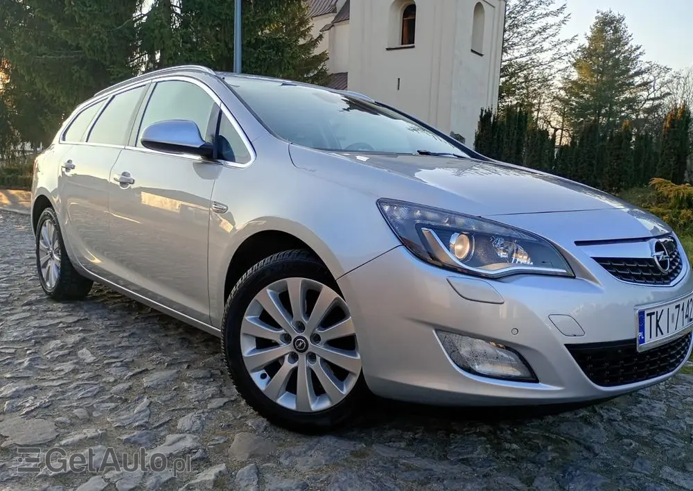 OPEL Astra 1.6 Turbo Cosmo