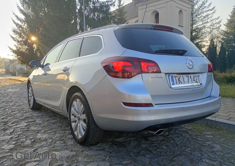 OPEL Astra 1.6 Turbo Cosmo