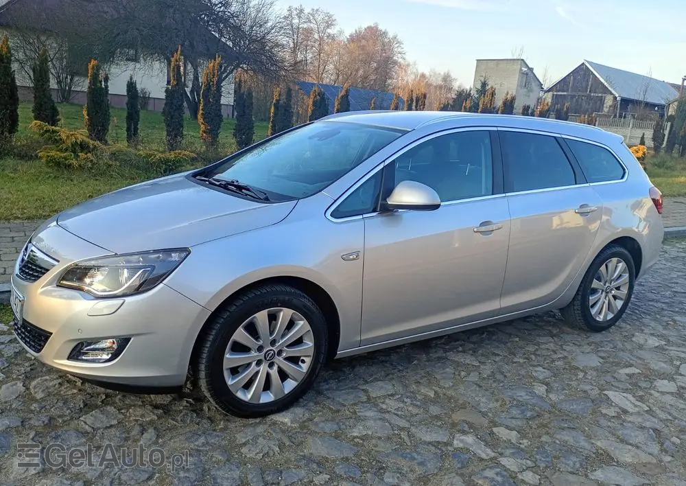 OPEL Astra 1.6 Turbo Cosmo