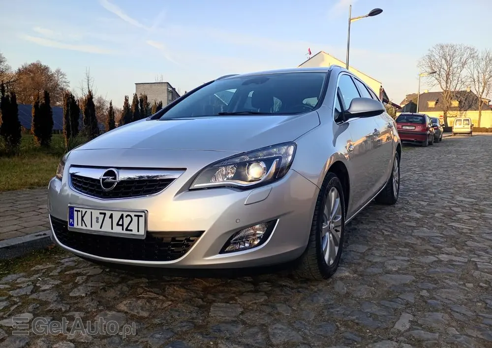 OPEL Astra 1.6 Turbo Cosmo