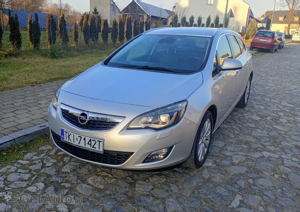 OPEL Astra 1.6 Turbo Cosmo