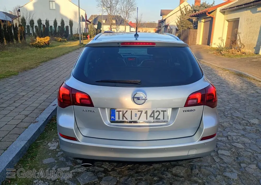 OPEL Astra 1.6 Turbo Cosmo