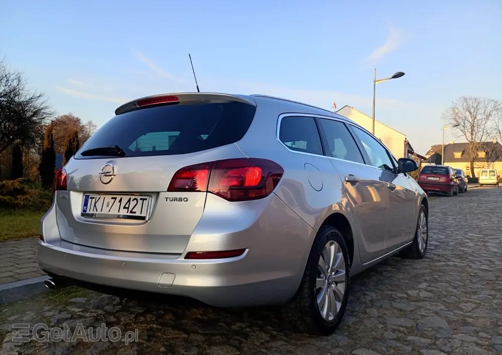 OPEL Astra 1.6 Turbo Cosmo