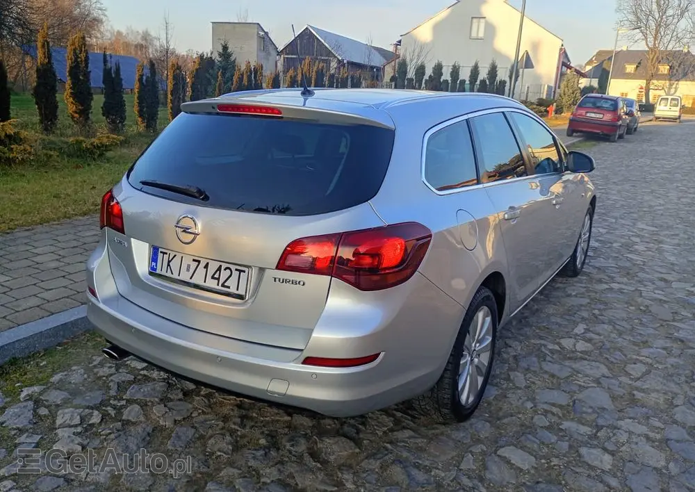 OPEL Astra 1.6 Turbo Cosmo