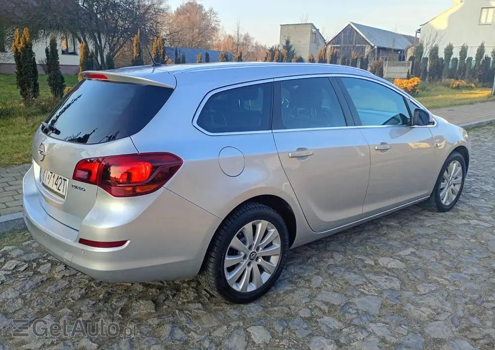 OPEL Astra 1.6 Turbo Cosmo