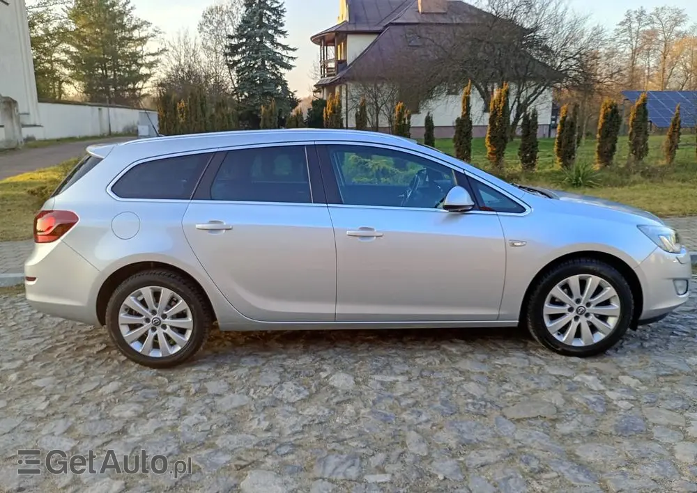 OPEL Astra 1.6 Turbo Cosmo
