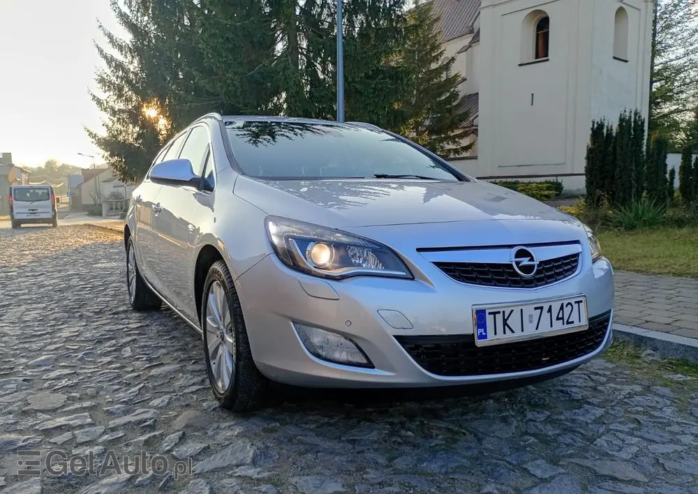 OPEL Astra 1.6 Turbo Cosmo