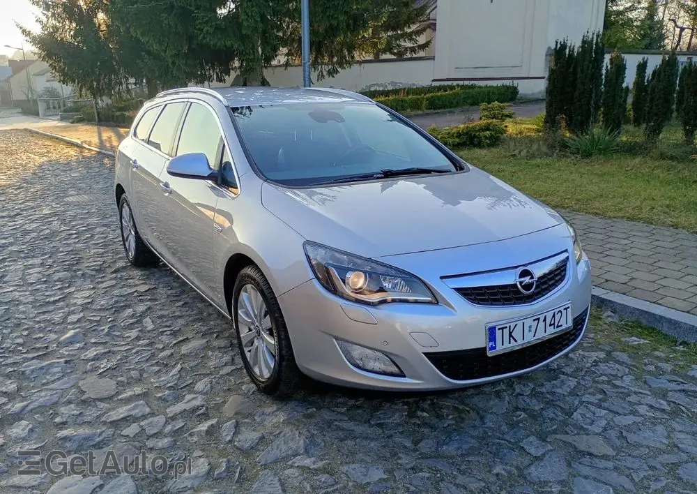 OPEL Astra 1.6 Turbo Cosmo