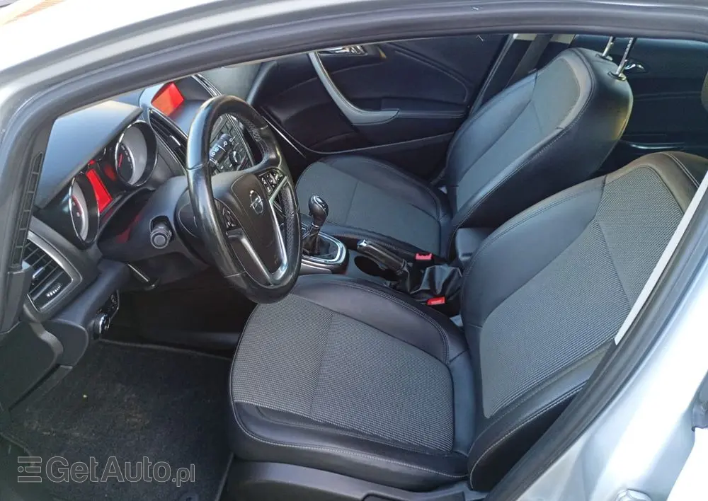 OPEL Astra 1.6 Turbo Cosmo