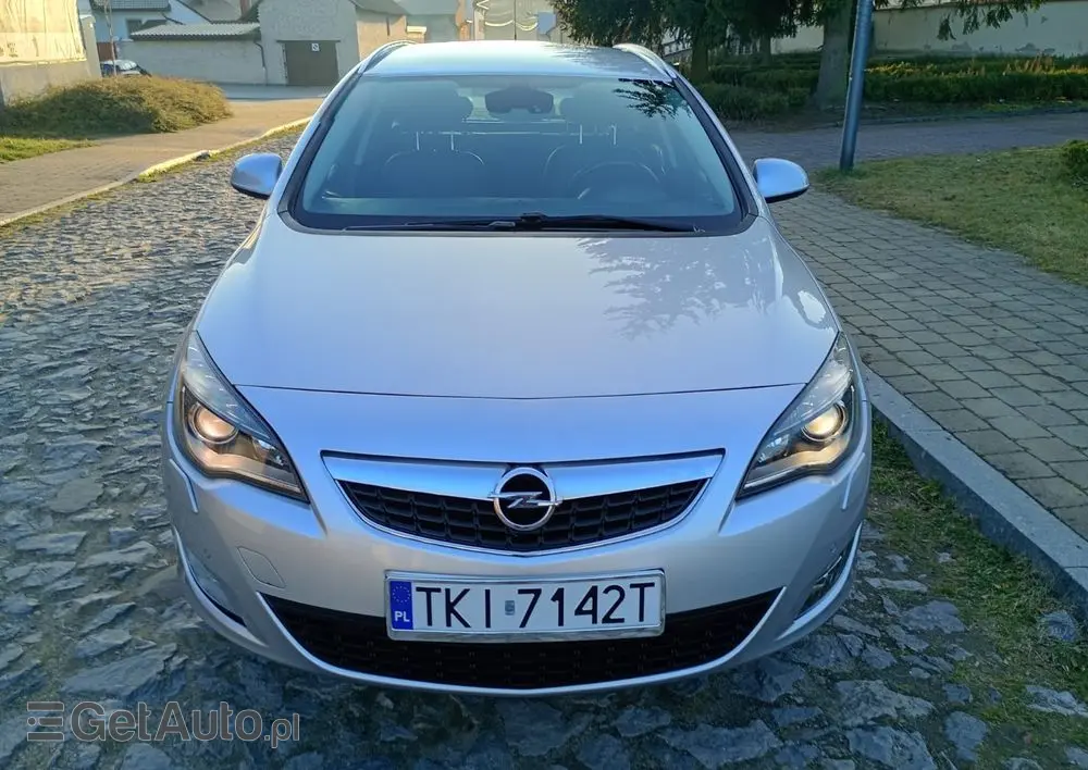 OPEL Astra 1.6 Turbo Cosmo