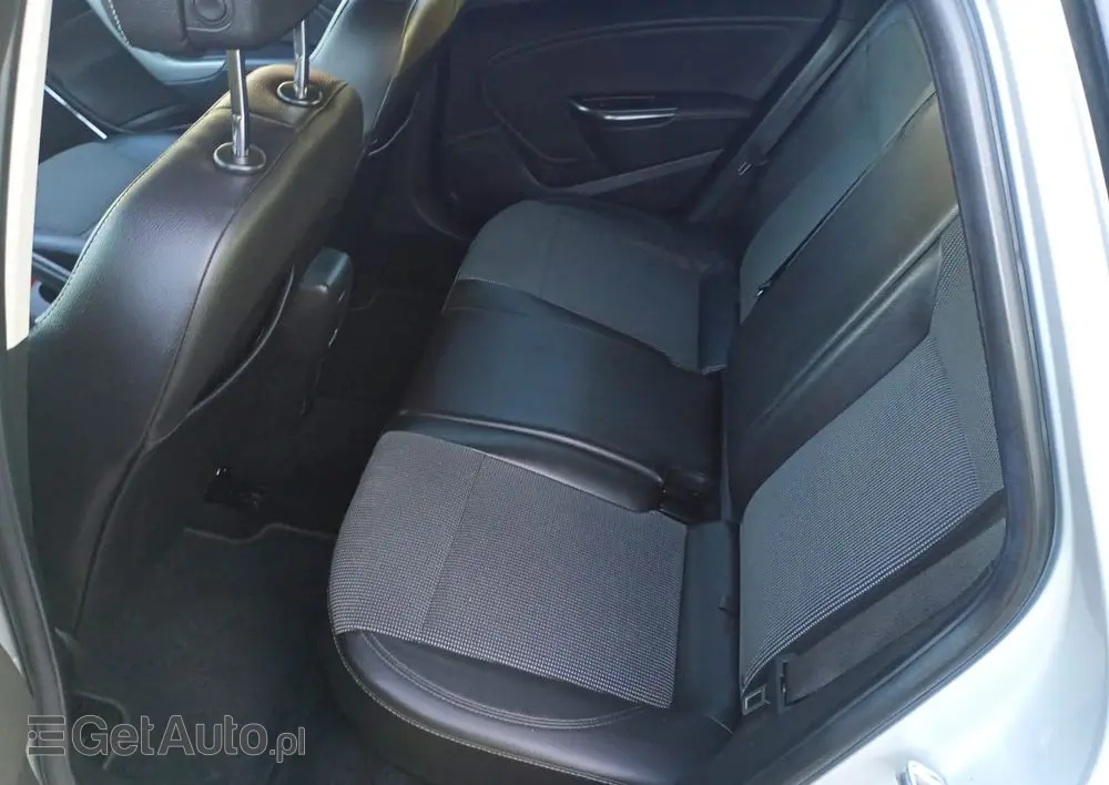 OPEL Astra 1.6 Turbo Cosmo