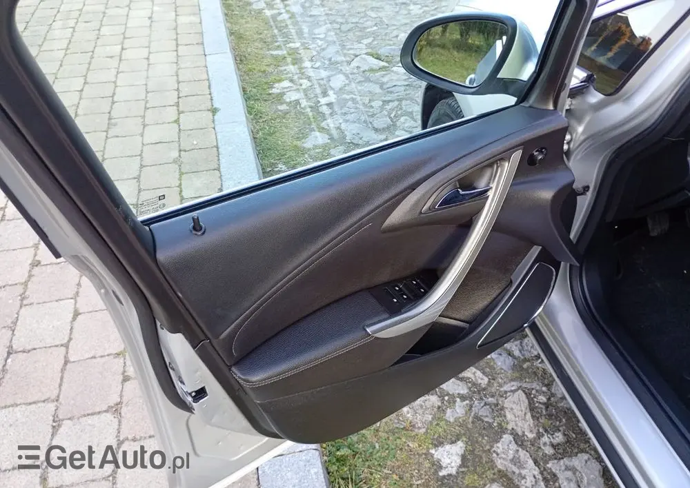 OPEL Astra 1.6 Turbo Cosmo