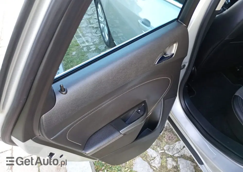 OPEL Astra 1.6 Turbo Cosmo