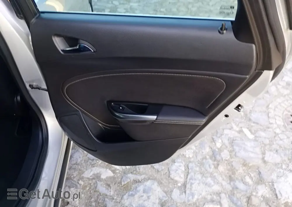 OPEL Astra 1.6 Turbo Cosmo