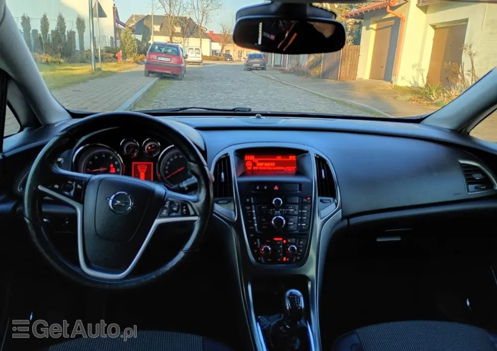 OPEL Astra 1.6 Turbo Cosmo