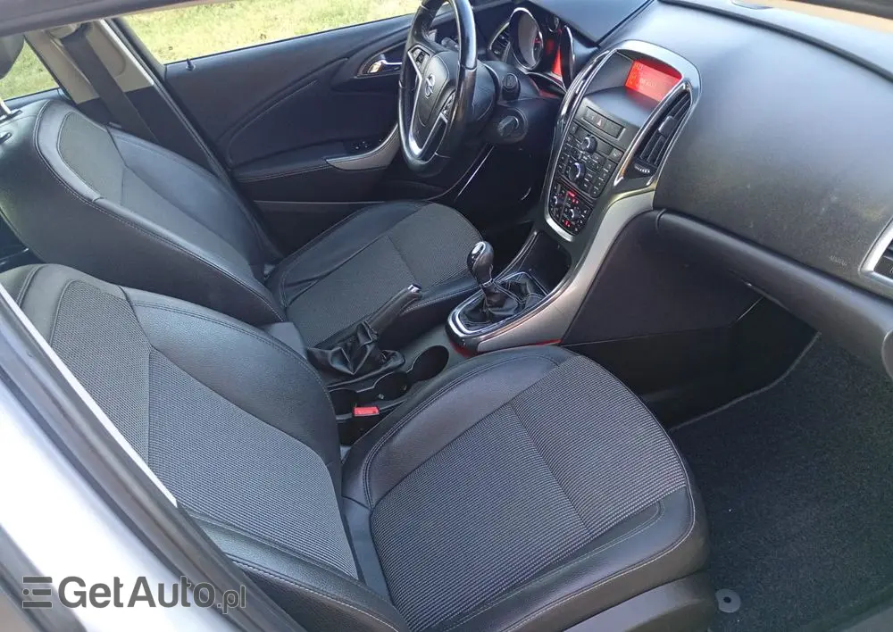 OPEL Astra 1.6 Turbo Cosmo