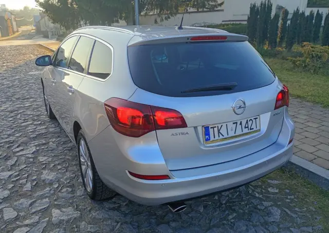 OPEL Astra 1.6 Turbo Cosmo